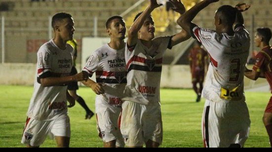 Imagem São Paulo passeia na Copinha e dá 6 a 0 no Genus