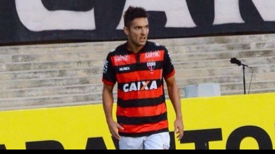 Imagem Meia William Schuster está na mira do Vitória