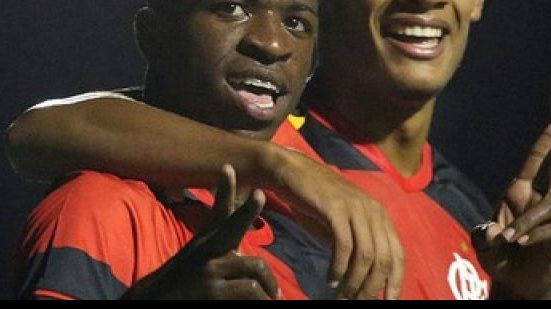 Imagem Com show de Vinícius Junior, Flamengo goleia Central-PE em estreia na Copa SP sub-20