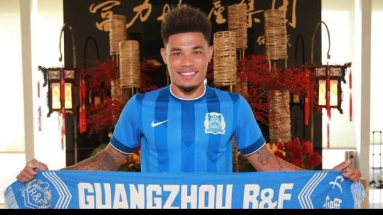 Imagem Oficial: Júnior Urso assina com o Guangzhou R&F