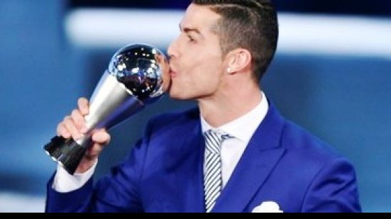 Imagem Pela quarta vez, Cristiano Ronaldo é eleito melhor jogador do mundo