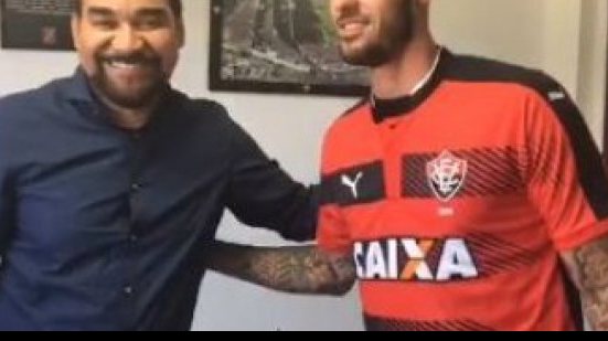 Imagem   Zagueiro chega e assina contrato com o Vitória