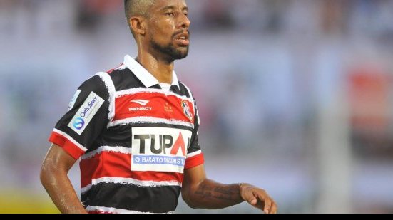 Imagem Léo Moura chega na terça a Porto Alegre