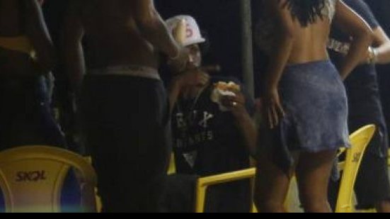 Imagem Adriano é flagrado novamente em noitada carioca