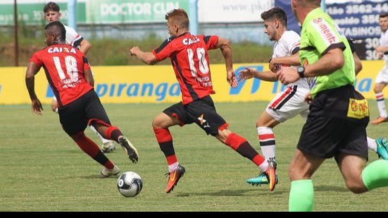 Imagem Jovem comemora desempenho em estreia pela equipe profissional do Vitória