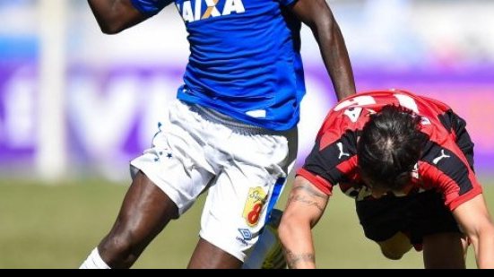 Imagem Vitória não acerta com Bruno Ramires; Cruzeiro garante atleta em Portugal