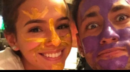 Imagem Neymar pinta em família antes de jogo do Campeonato Espanhol