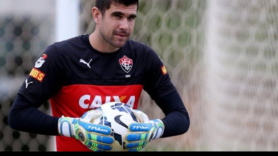 Imagem Fernando Miguel afirma que o Vitória vai em busca de títulos