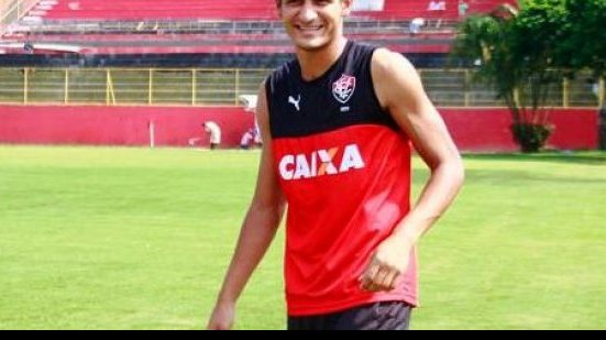 Imagem Vitória recebe proposta e jovem zagueiro pode ser emprestado para o exterior