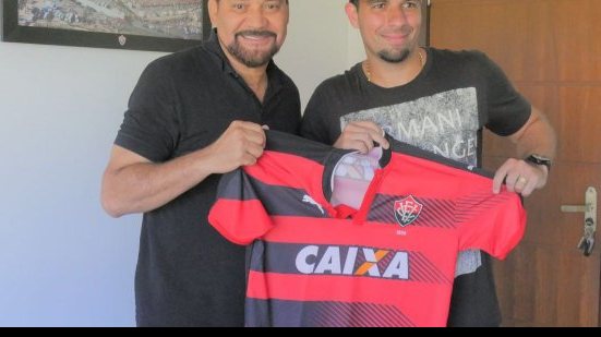Imagem  André Lima chega ao Barradão e assina contrato com o Vitória