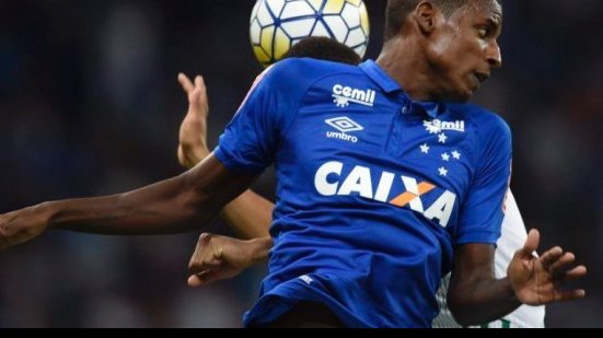 Imagem Bruno Ramires chega a Salvador para fazer exames no Vitória