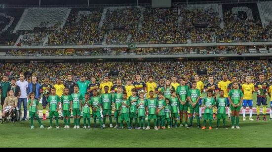 Imagem Com homenagens à Chape, Brasil vence Colômbia no Jogo da Amizade