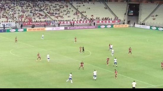 Imagem Com um expulso, Bahia segura empate com o Fortaleza