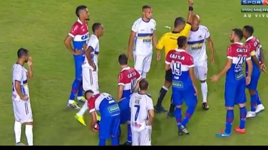 Imagem Árbitro e auxiliar de jogo entre Bahia e Jacobina são suspensos