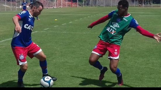 Imagem Guto comanda treino para jogadores não relacionados