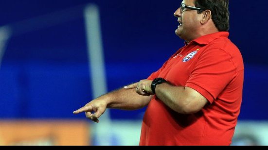 Imagem Guto Ferreira elogia evolução de garotos da base do Bahia