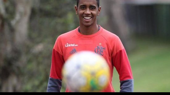 Imagem Meia, ex-Bahia, se recupera e pode voltar ao elenco do Flamengo