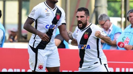 Imagem Escudero vibra com primeiro gol pelo Vasco e se diz confiante: &quot;Saiu na hora certa&quot;