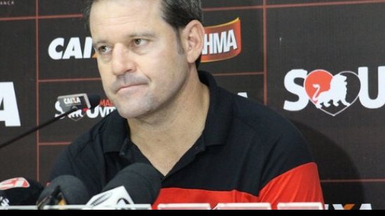 Imagem Criticado, Argel tenta se defender ao justificar improvisação de Farias
