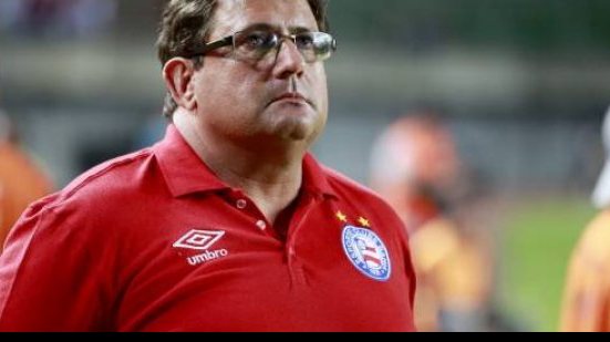Imagem Guto Ferreira celebra goleada, mas pede pés no chão