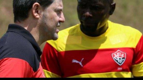 Imagem Kanu admite chance remota de estrear, mas se diz pronto
