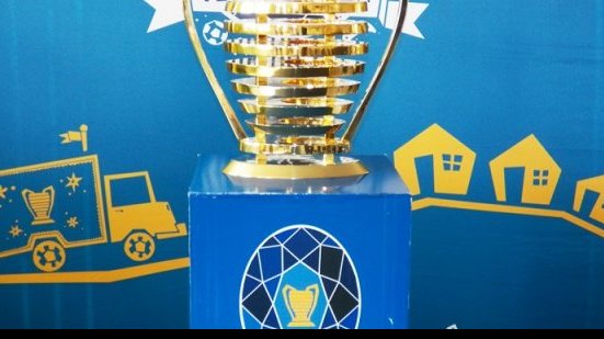 Imagem Taça da Copa do Nordeste é exposta na FBF