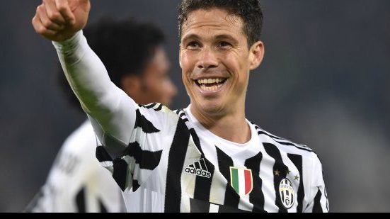Imagem Juventus confirma venda de Hernanes para clube chinês