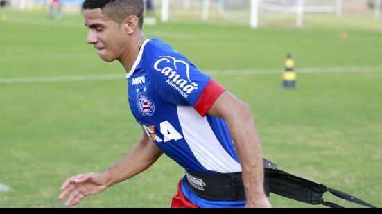 Imagem Kaynan marca o primeiro como profissional e agradece a Guto por oportunidade