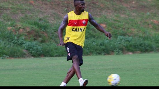 Imagem Kanu se mostra ansioso para estreia com camisa do Vitóiria em 2017