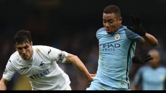 Imagem Ronaldinho afirma que Gabriel Jesus pode se tornar o melhor jogador do mundo
