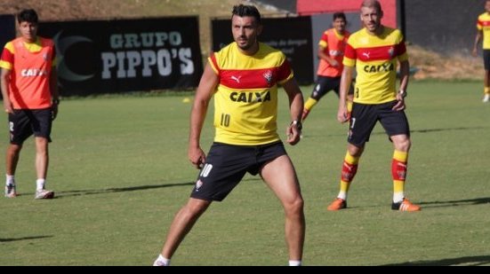Imagem  Apesar de gostar de atuar centralizado, Dátolo não vê problemas em jogar em outra função