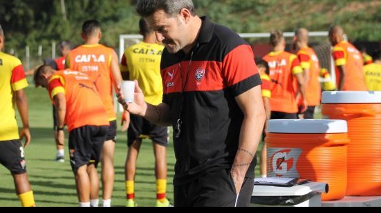 Imagem Com retorno de Caíque, Vitória divulga relacionados para duelo com o Flamengo