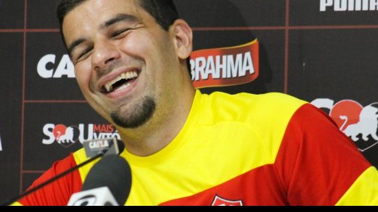 Imagem André Lima comemora apoio da torcida: &quot;Vou sempre dar minha vida pelo Vitória&quot;