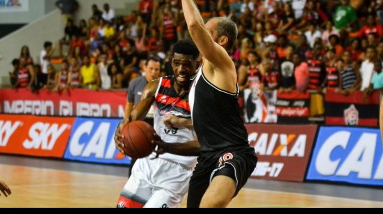 Imagem Briga entre organizadas marca duelo entre Vitória e Vasco pelo NBB