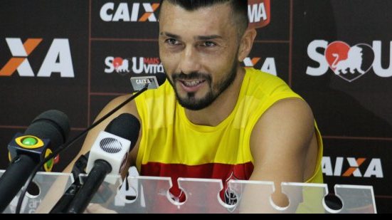 Imagem Com entorse no tornozelo, Dátolo desfalca o Vitória contra o Bragantino
