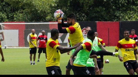 Imagem  Argel testa formação com Pineda no time titular