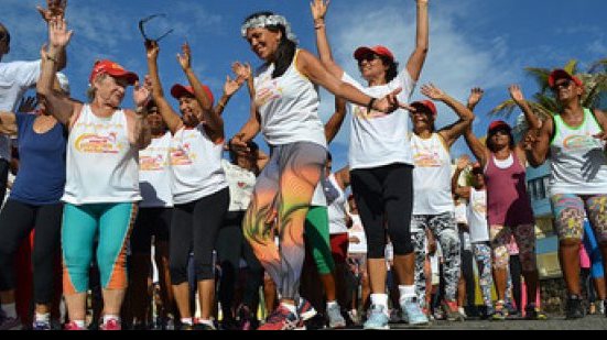 Imagem Animação e ritmo marcam encerramento de projeto que incentiva prática esportiva na orla de Salvador