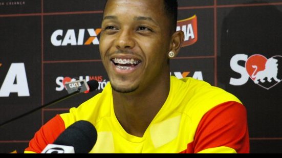Imagem David diz não a proposta da China e Vitória anuncia permanência do atacante