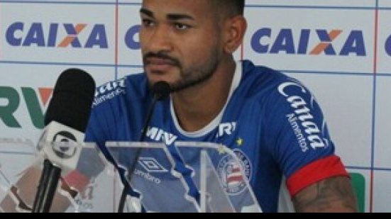 Imagem Zagueiro lamenta cancelamento de duelo com o Paraná, mas diz que decisão foi correta