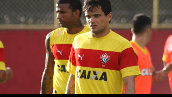 Imagem &#8203;Lateral quer Vitória ligado nos próximos jogos da temporada