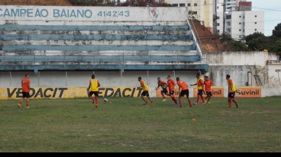 Imagem Crise: Galícia tem apenas quatro jogadores de linha no banco para enfrentar o Vitória