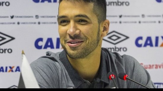 Imagem Zagueiro passa por cirurgia e desfalca o Vasco contra o Vitória