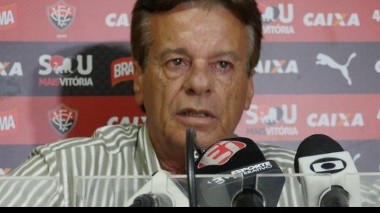 Imagem Sinval descarta demissão de Argel e diz que técnico é unanimidade no elenco