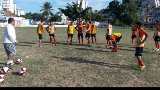 Imagem Em crise, Galícia dispensa mais de um time de uma só vez
