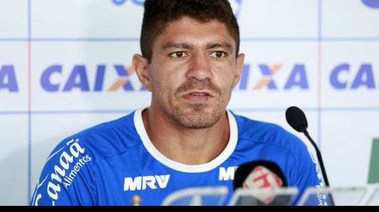 Imagem Edson fala sobre pressão no Bahia: &quot;Pra jogar em time grande sempre tem&quot;