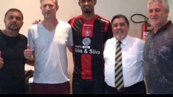 Imagem Após deixar prisão, goleiro Bruno acerta com time da Série B
