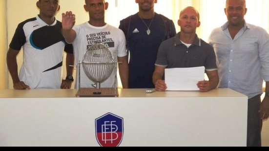 Imagem Jailson Macedo e Bruno Vasconcelos apitam jogos de domingo pelo Baianão 