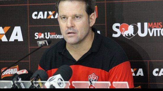 Imagem Apesar das vaias, Argel enaltece atuação do Vitória: "exibição convincente"