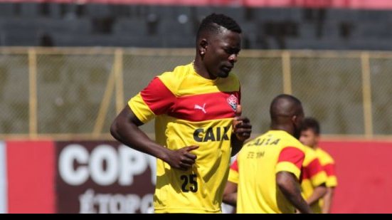 Imagem "Precisamos fazer um grande jogo", ressalta Kanu sobre duelo contra o Vasco