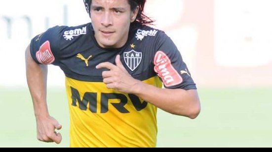 Imagem Meia do Vitória aciona Atlético-MG na justiça e pede bloqueio das contas mineiras